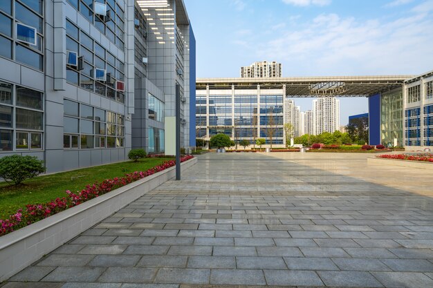 Piso vacío y edificio de oficinas en Science Park, Chongqing, China