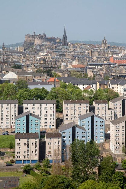 Pisos y vista del paisaje urbano de Edimburgo, Escocia, Reino Unido