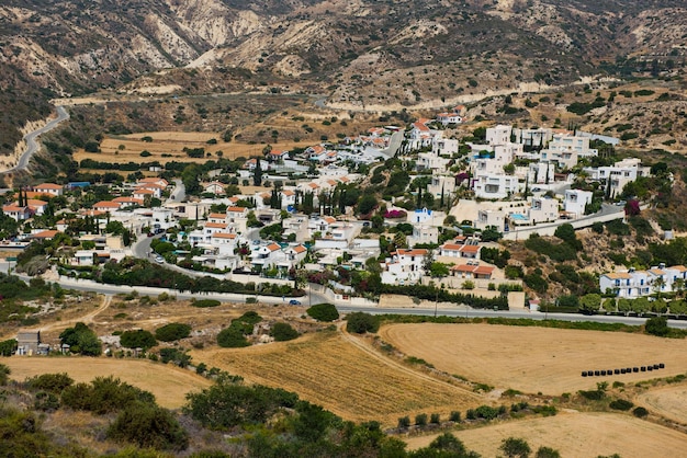 Pissouri bay resort tranquilo assentamento de aldeia com apartamentos privados na costa do mar Mediterrâneo
