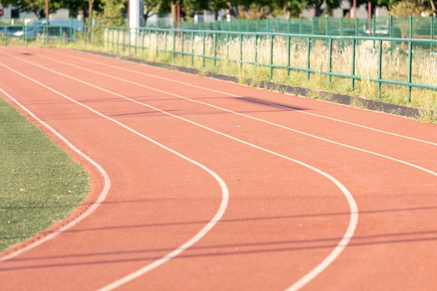 Pista de atletismo para textura de competición atlética. Carrera para el deporte de entrenamiento con espacio de copia de fondo de carril