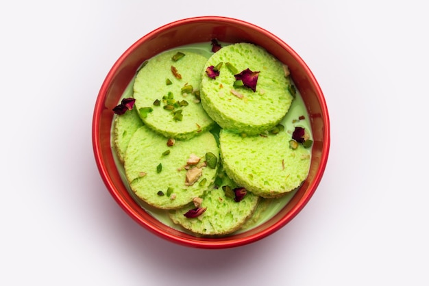 Pista Bread Rasmalai é a versão aprimorada do tradicional Ras malai usando fatias de pão