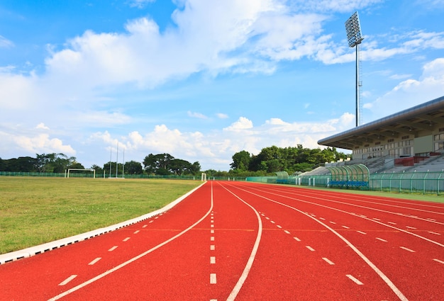 pista de carreras en el campo de fútbol