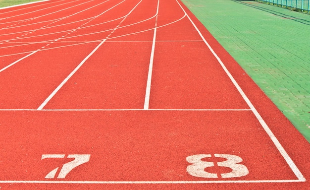 Foto pista de carreras en el campo de fútbol