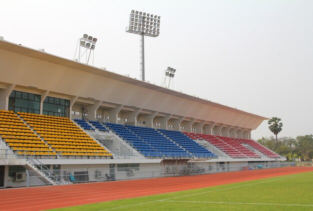 Pista de atletismo e estádio campo