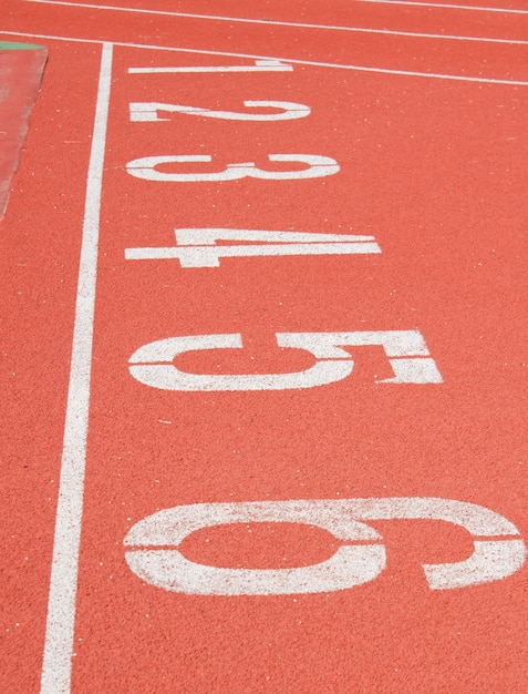 Foto pista de corrida no campo de futebol