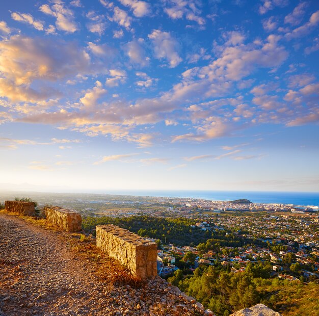 Pista de Denia en la montaña del Montgó en Alicante.