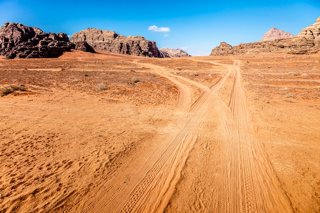 Pista en el desierto de Wadi Rum