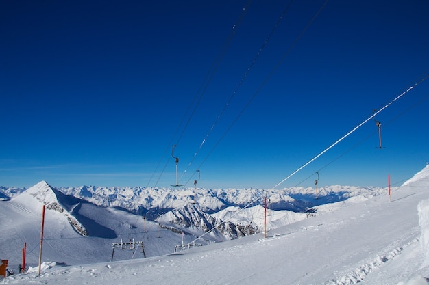 Pista de esquí de los Alpes de Austria en el glaciar