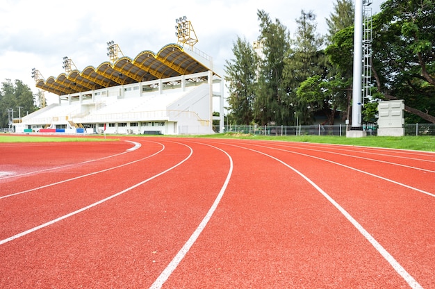 Pista de hule de goma en el estadio