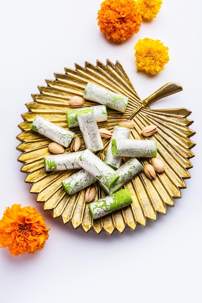 Pista Roll Ou Pistachio Rolls Mithai ou sigar Indian doce ou sobremesa para festivais