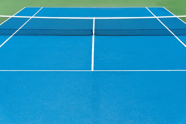 Foto pista de tenis azul en el exterior