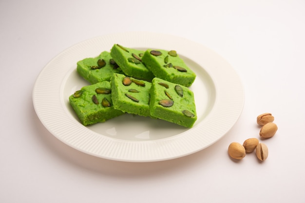 Pistachio MavaÃ‚Â ou khoa doce, tambÃ © m conhecido como pista Barfi, burfi, barfeeÃ‚Â ou peda, um doce indiano na cor verde