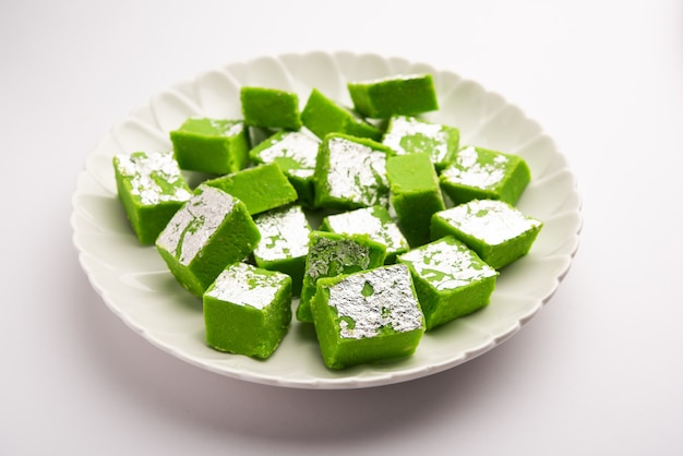 Pistachio MavaÃ‚Â ou khoa doce, tambÃ © m conhecido como pista Barfi, burfi, barfeeÃ‚Â ou peda, um doce indiano na cor verde