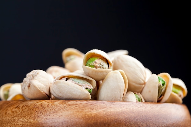 Pistachos salados y tostados, pistachos tostados en sal para realzar el sabor