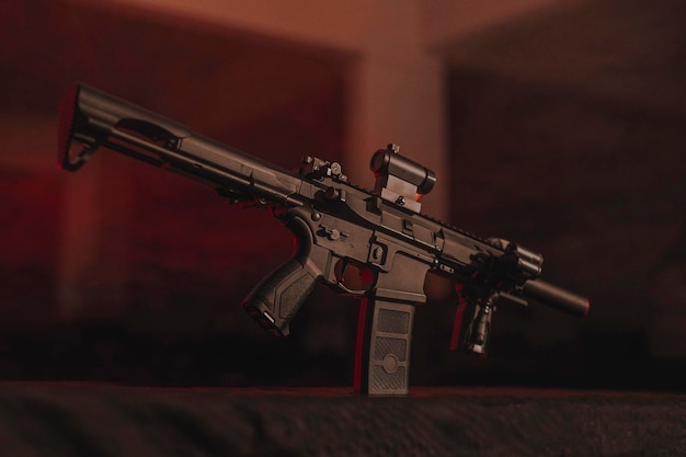 pistola de aire de juego militar sobre fondo rojo foto gratis