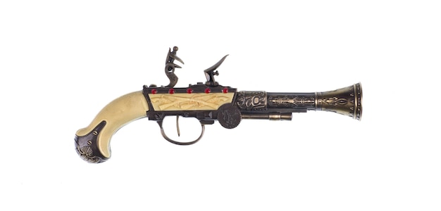 pistola pirata antiga isolada no fundo branco