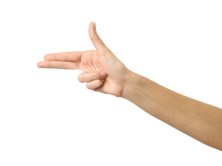 Foto pistola de tiro gesticulando con la mano aislada
