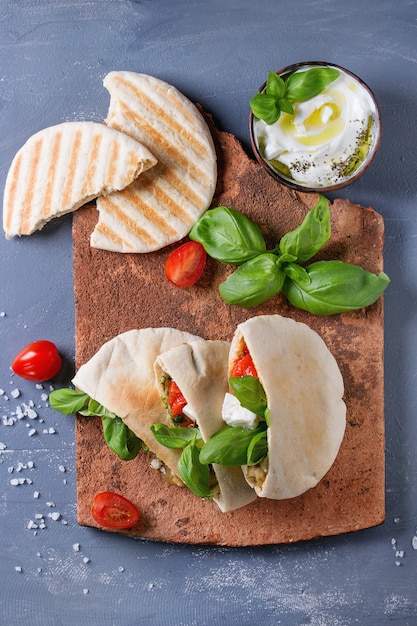 Pita-Brot-Sandwiches mit Gemüse