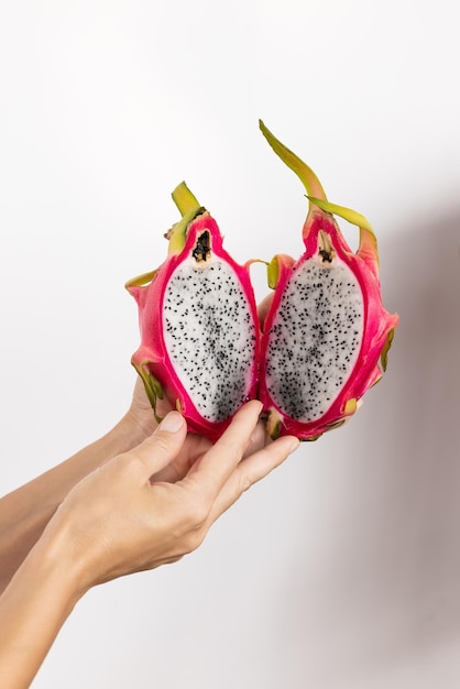 pitaya. Dragon de fruta. Desayuno matutino colorido y saludable hecho para comer y disfrutar de una comida con amigos.