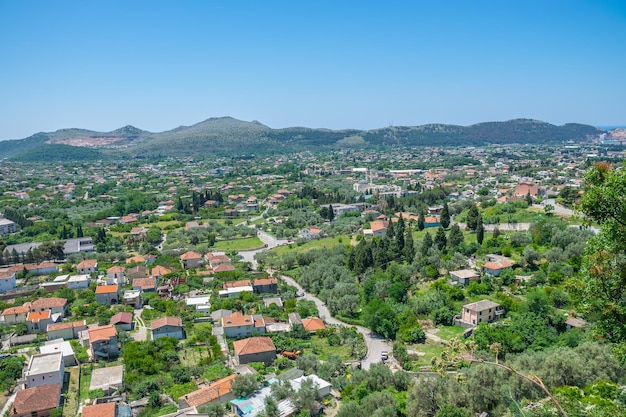 Pitoresca cidade está localizada no alto das montanhas