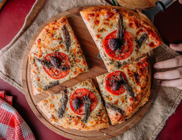 Foto pizza de anchoas y queso