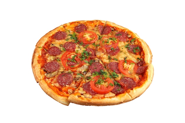 Pizza auf weißem Isolat Pizza mit Tomatenscheiben und Speckscheiben mit Käse