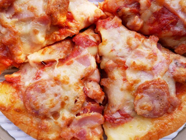 Pizza en caja de pizza