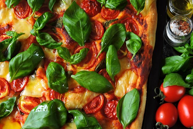 Pizza caprese. dieta keto. pizza keto.