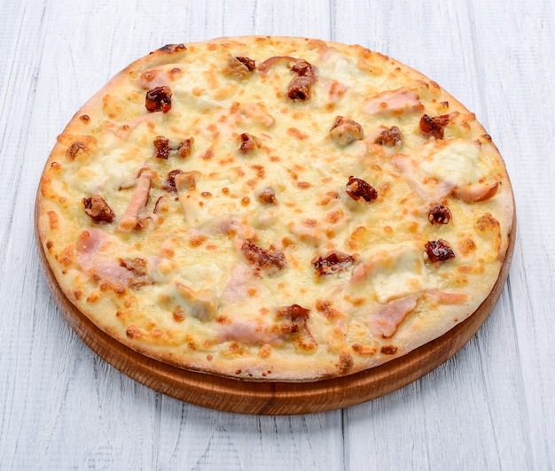 Pizza Carbonara con tocino