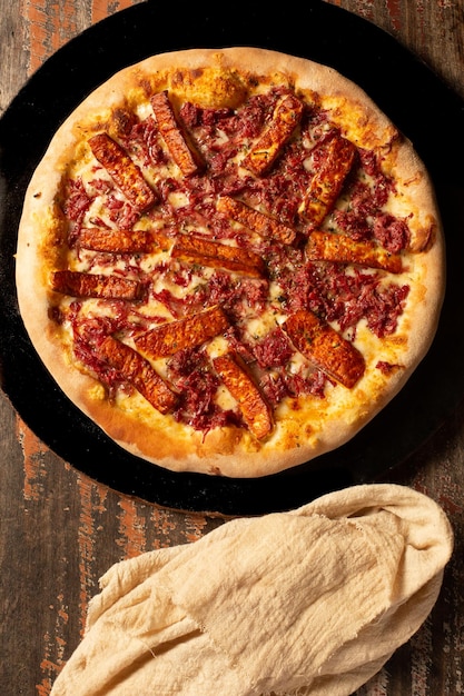 pizza de carne seca con queso típica de Brasil, donde se llama Pizza de carne seca com queijo coalho