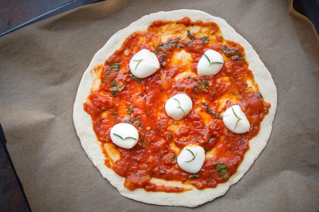 Pizza casera, Con mozzarella, tomate y carne, Lomo oscuro