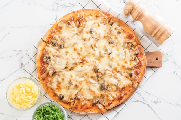 pizza de cogumelos com molho de missô