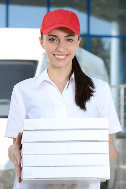 Pizza de entrega de correio, entrega de pizza de mulher.