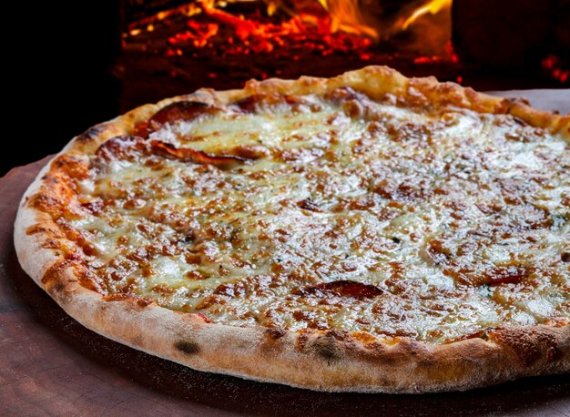 Pizza de mussarela deliciosa