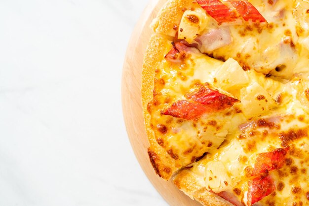 pizza de presunto e caranguejo ou pizza havaiana