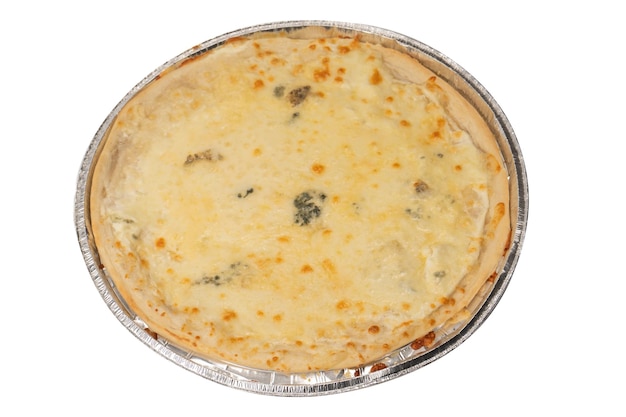 Pizza de quatro queijos isolada no fundo branco