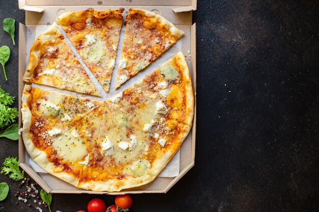 pizza de queijo com molho de tomate