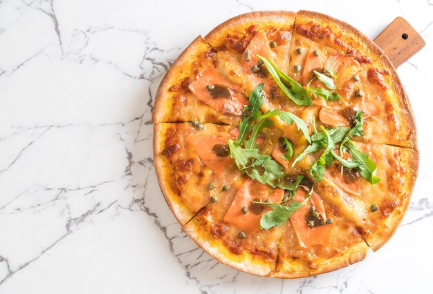 pizza de salmão defumado