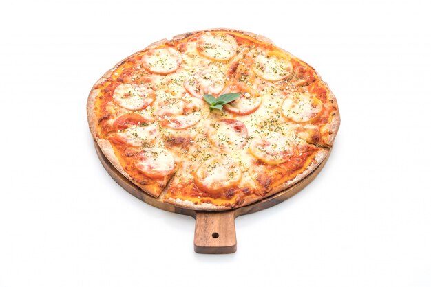 Foto pizza de tomate isolado no fundo branco