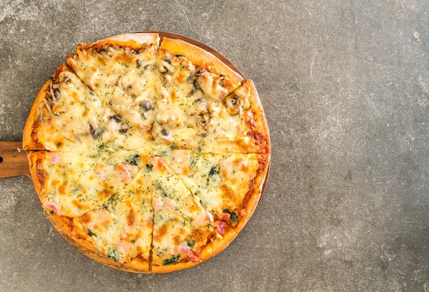 pizza de espinacas y champiñones