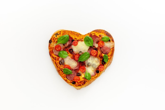 Pizza en forma de corazón concepto de amor sabroso diseño de San Valentín