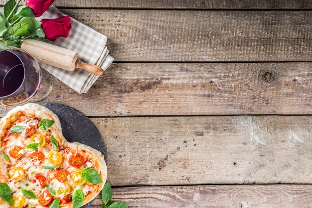 Pizza en forma de corazón para el día de San Valentín