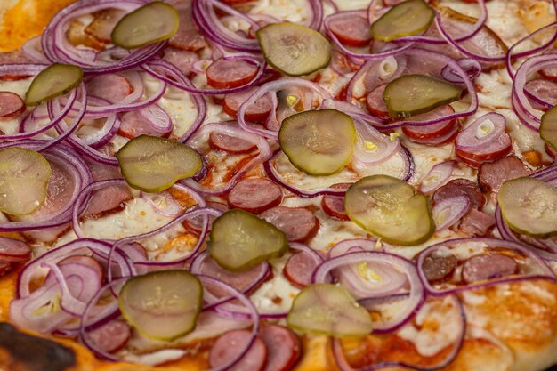 Pizza italiana caseira fresca Margherita com mussarela de búfala e manjericão