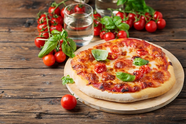 Pizza italiana caseira margherita