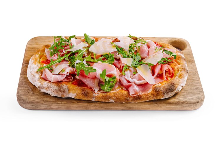 Pizza italiana gourmet con jamón y rúcula