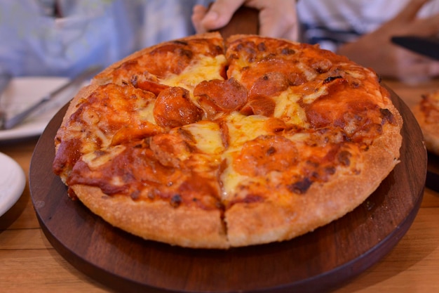 Pizza-Käse-Peperoni-leckeres Scheibenessen italienisch
