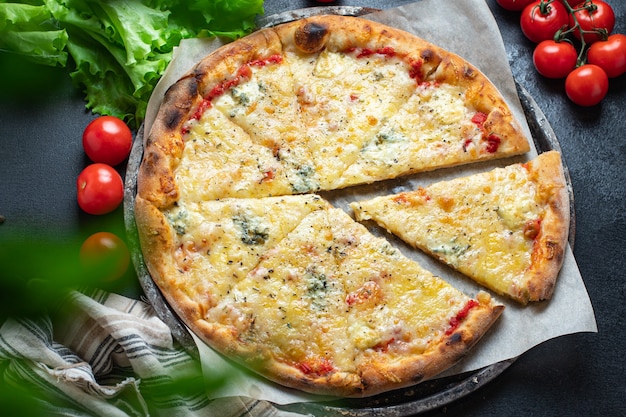 Pizza käsig 4 Käse verschiedene Arten Fast-Food-Zutat