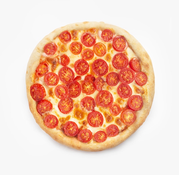 pizza margarita sobre fondo blanco