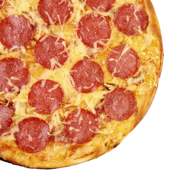 Pizza de pepperoni aislado en blanco