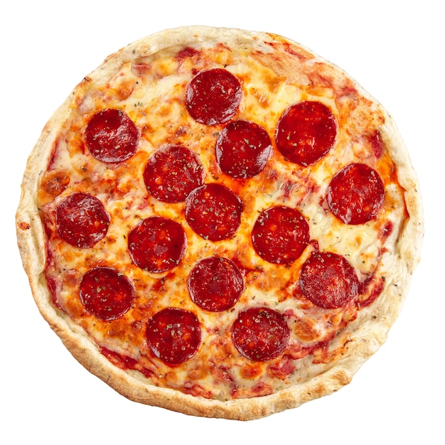 Pizza de pepperoni aislado con salami